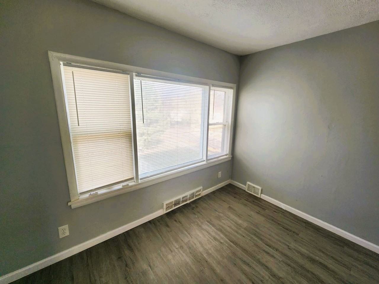 3658 E 54th St - Photo 7 of 11