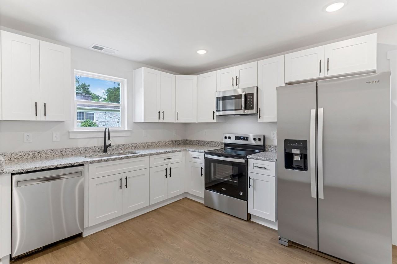 3840 Maid Marion Ln - Photo 3 of 18