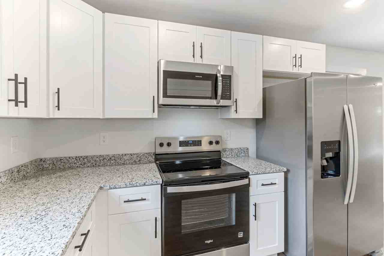 3840 Maid Marion Ln - Photo 4 of 18