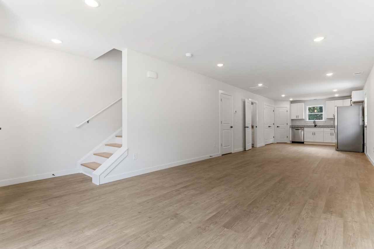 3840 Maid Marion Ln - Photo 5 of 18