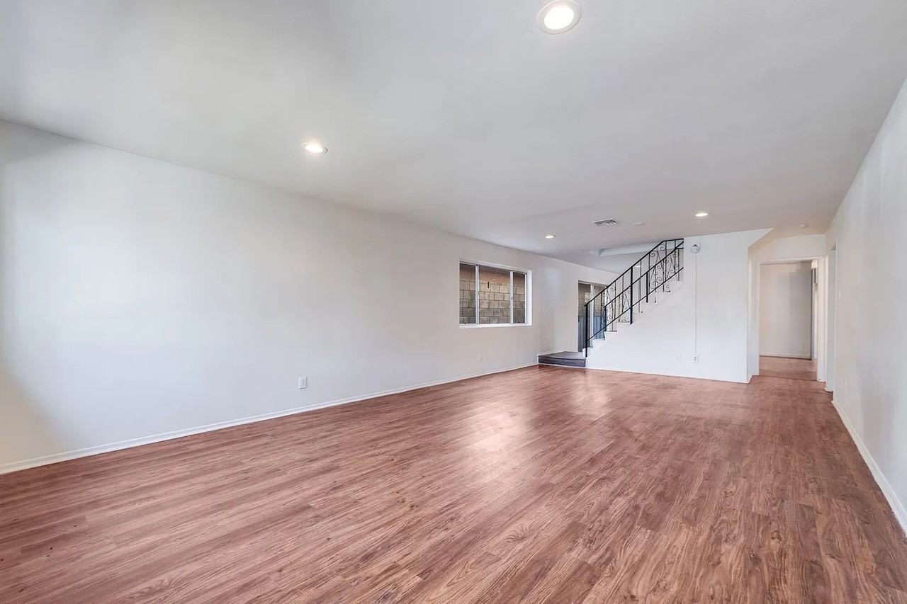 540 E Hyde Park Pl - Photo 3 of 32