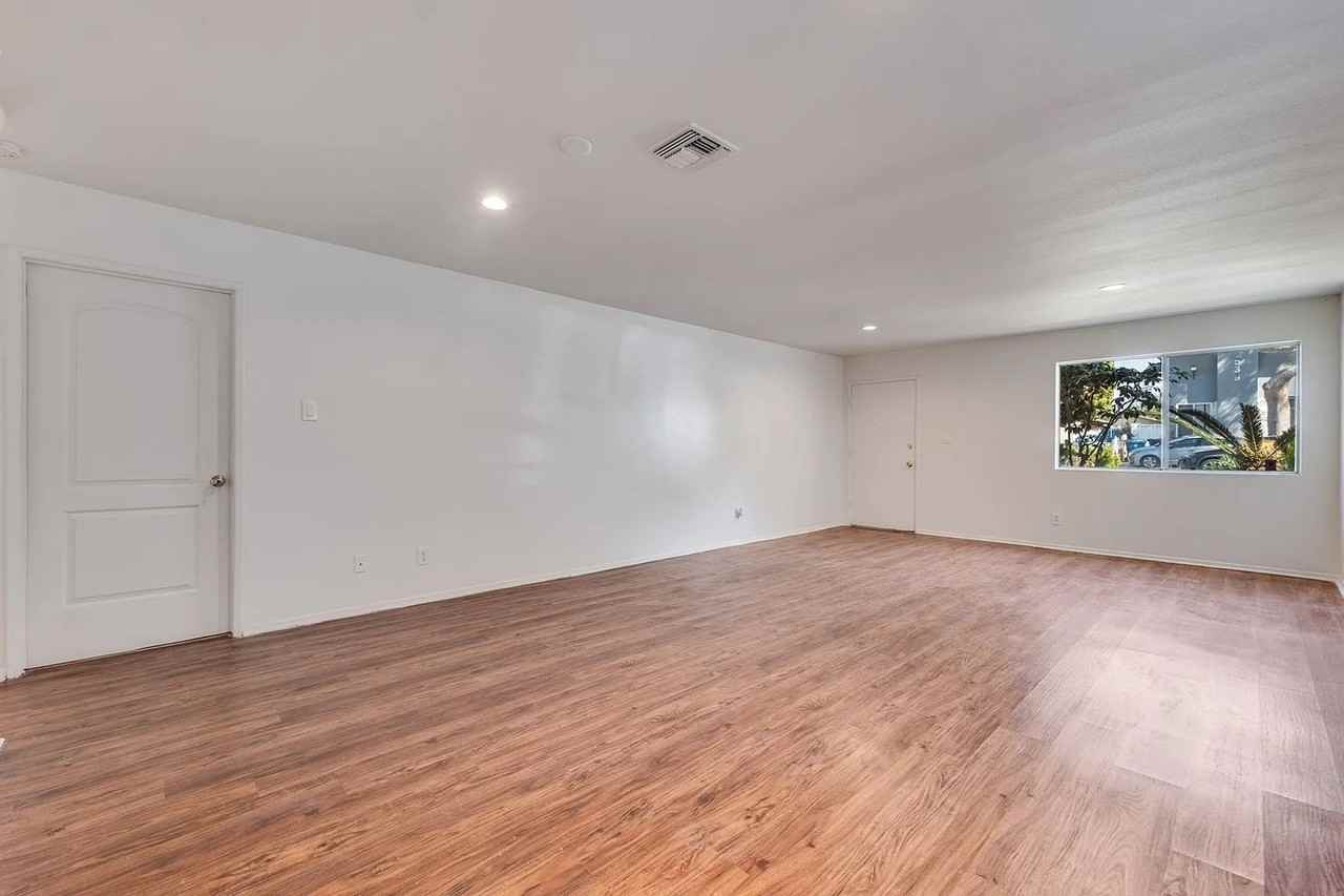 540 E Hyde Park Pl - Photo 4 of 32