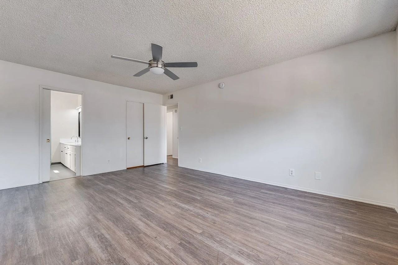 540 E Hyde Park Pl - Photo 7 of 32