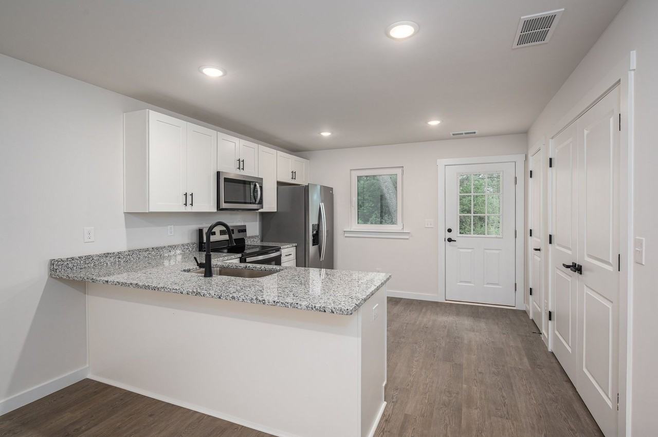 Modern Duplex Unit for Rent - Photo 3 of 15