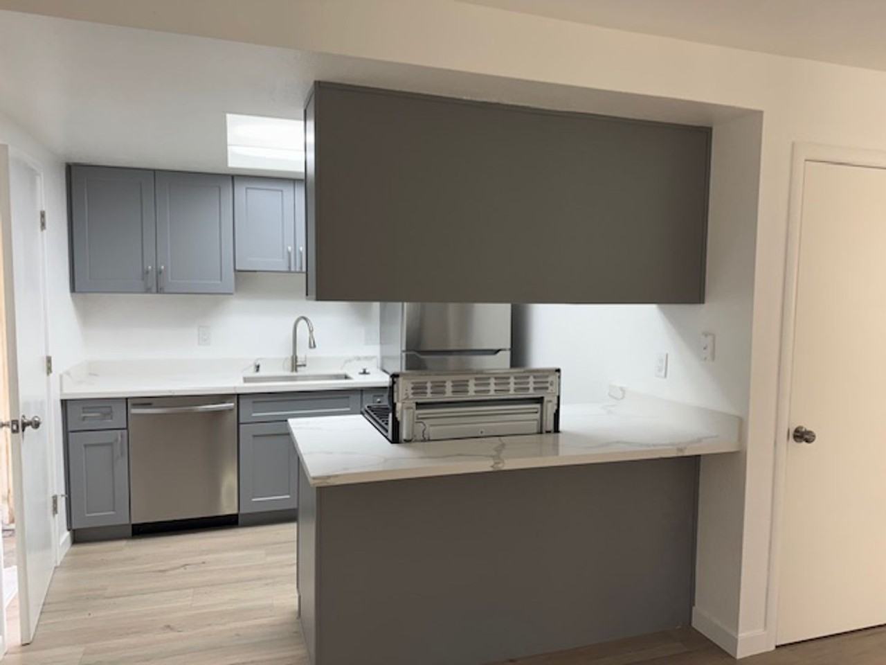 403 Elizabeth Way - Photo 4 of 9