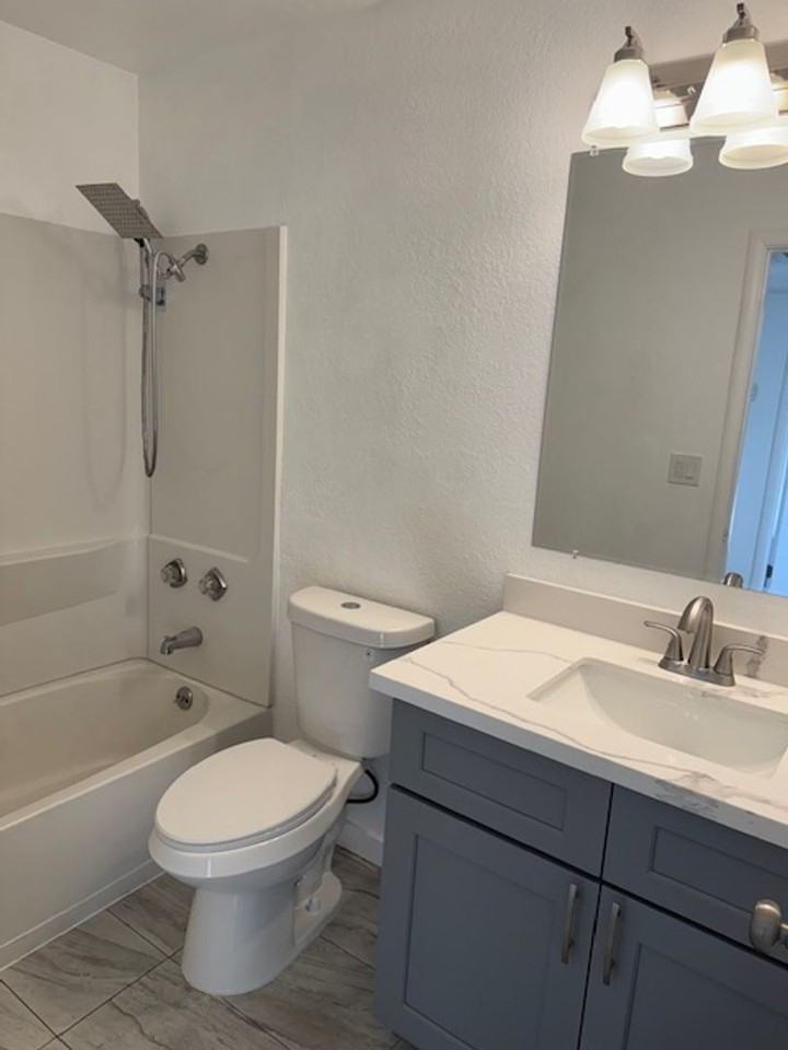 403 Elizabeth Way - Photo 5 of 9