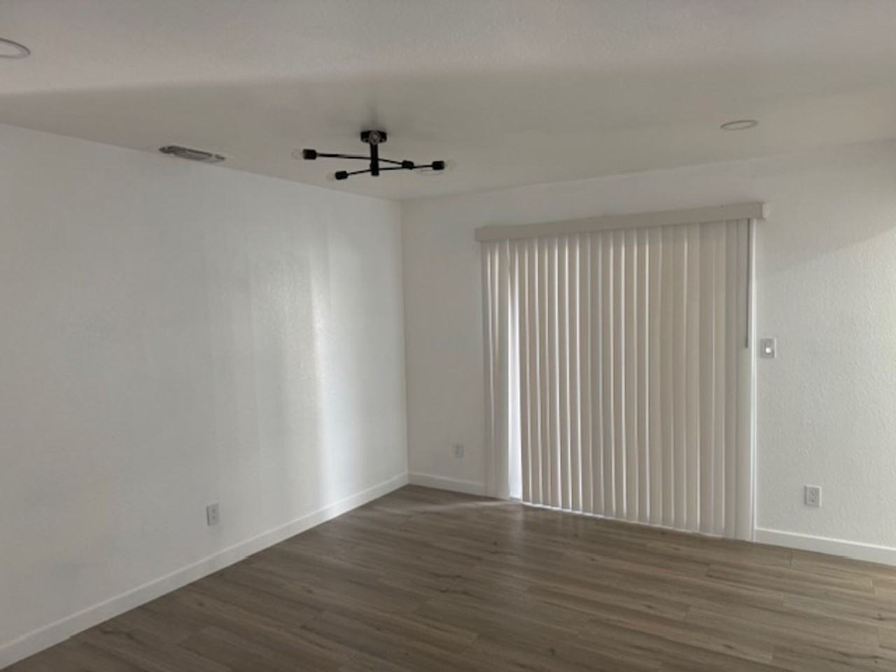 403 Elizabeth Way - Photo 6 of 9