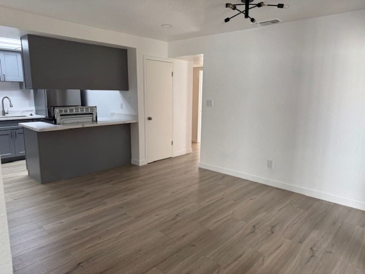 403 Elizabeth Way - Photo 7 of 9