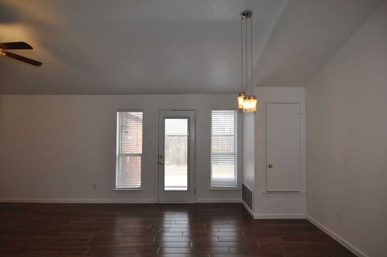 5709 Shadydell Dr - Photo 6 of 19