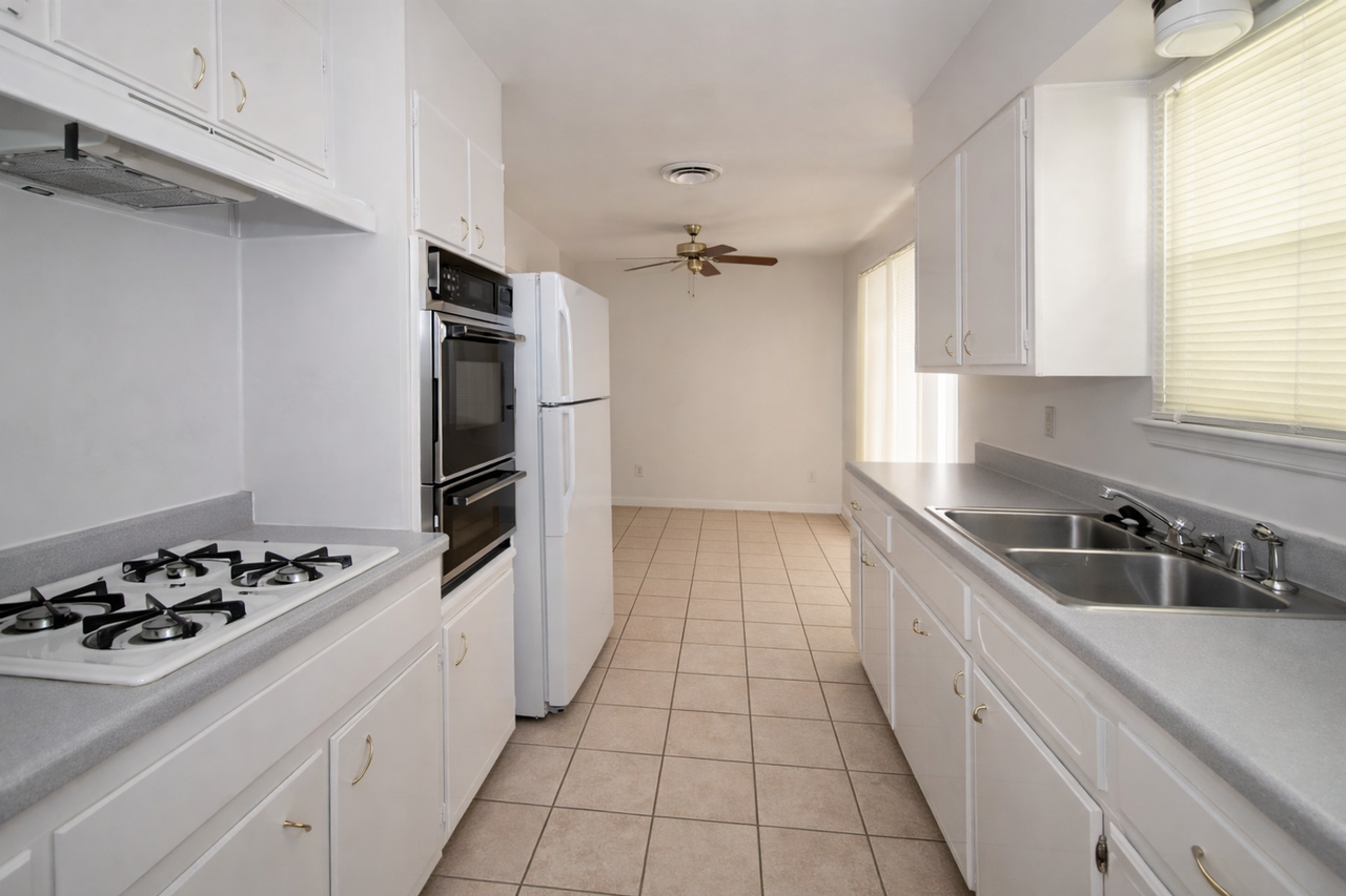 1505 Meadow Dr - Photo 2 of 6