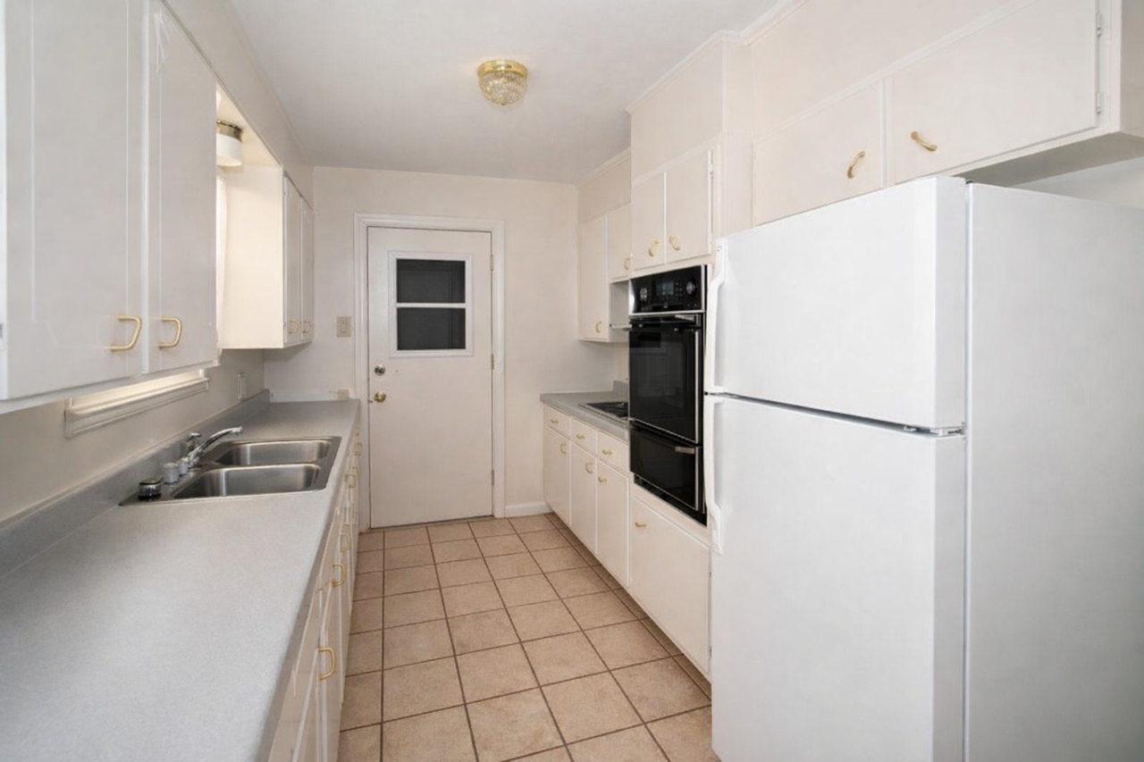 1505 Meadow Dr - Photo 3 of 6