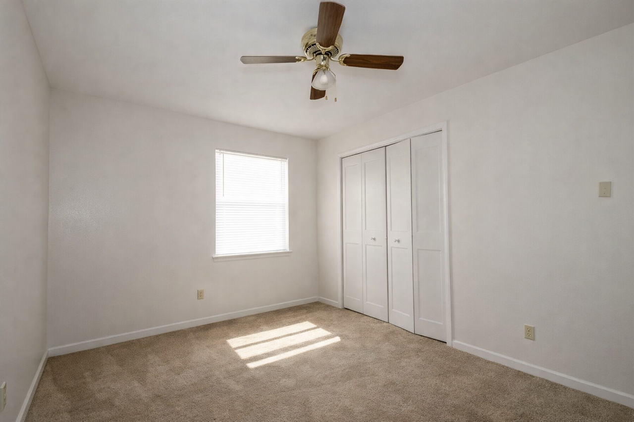 1505 Meadow Dr - Photo 4 of 6