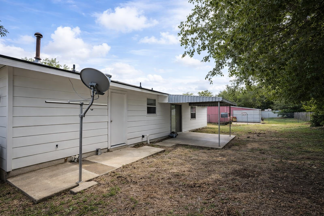 1505 Meadow Dr - Photo 6 of 6