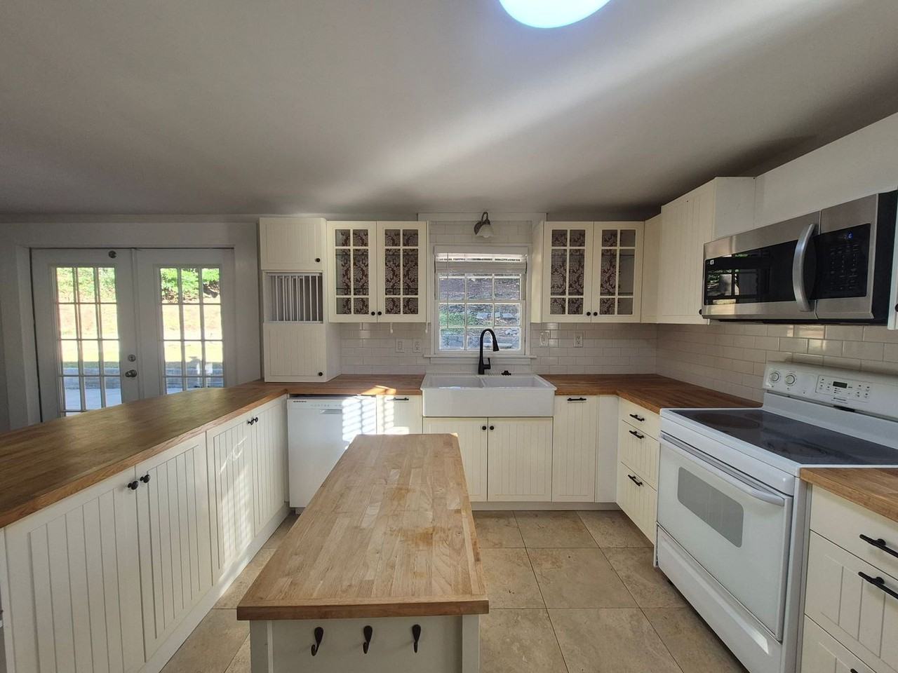 2264 Capehart Cir Ne - Photo 2 of 10