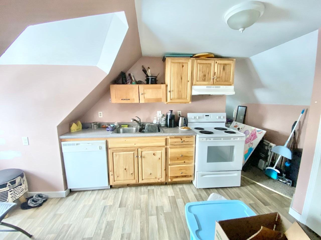 34 Colchester Ave - Photo 6 of 17