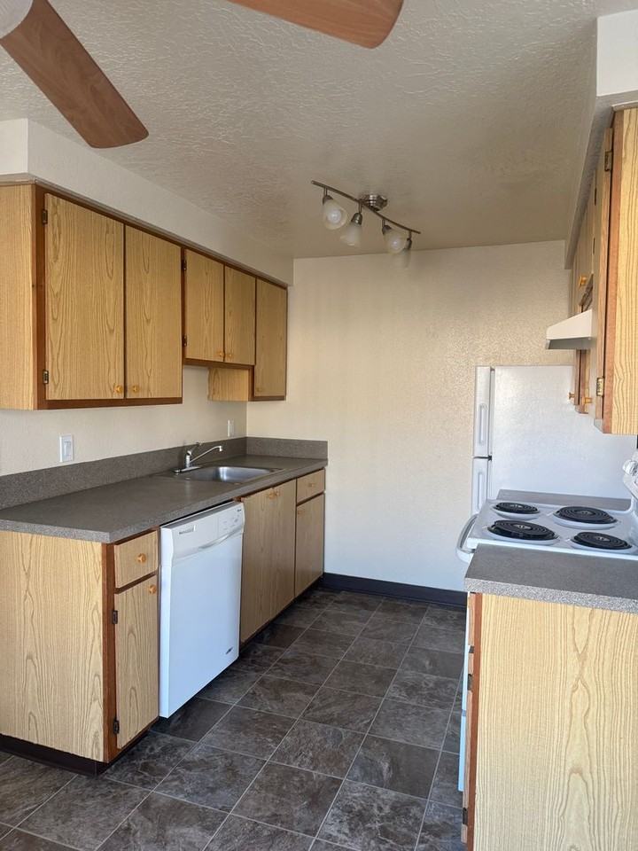 Greenwood Park Apartments - Photo 2 of 21