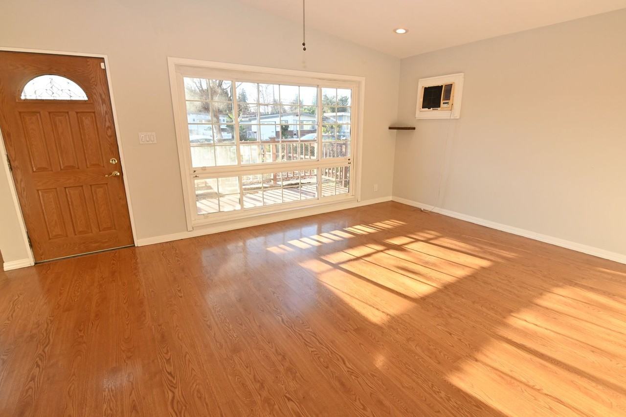 1935 Jackson St - Photo 3 of 23