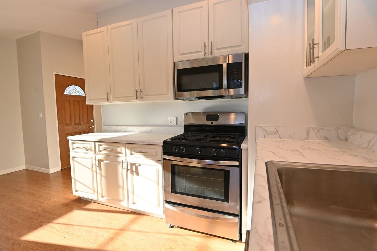 1935 Jackson St - Photo 5 of 23