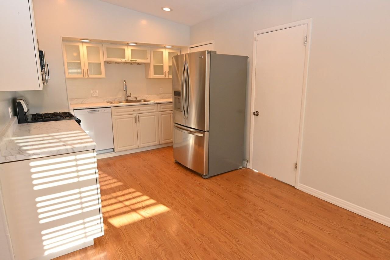 1935 Jackson St - Photo 6 of 23