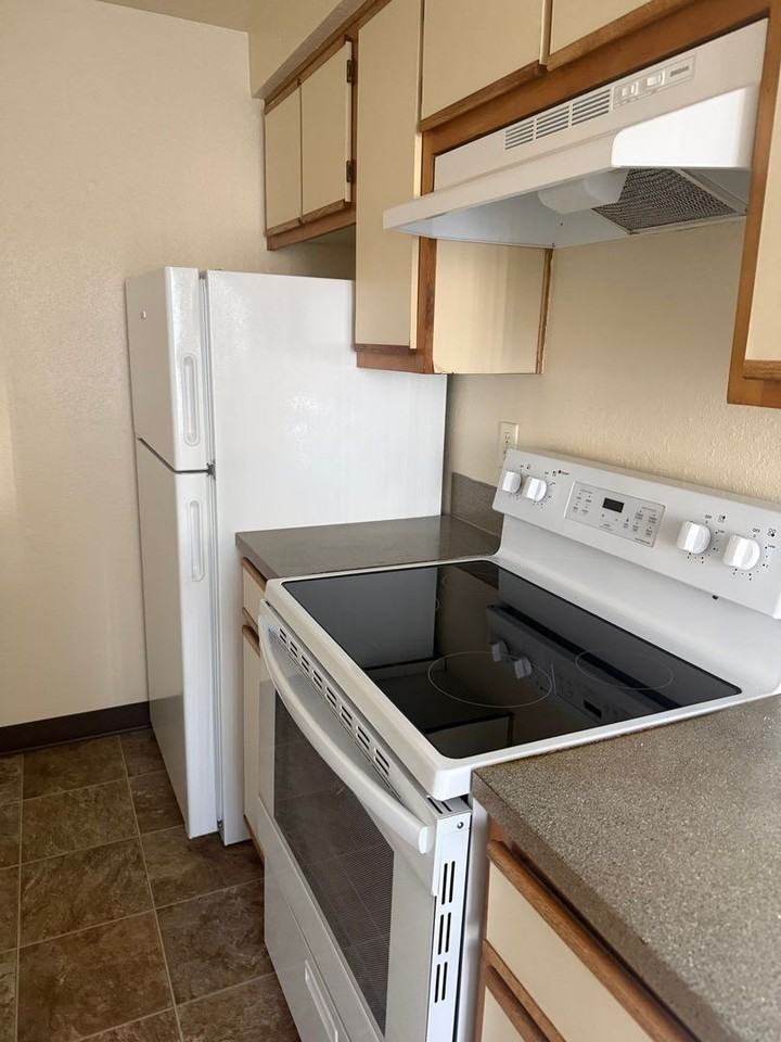 Greenwood Park Apartments - Photo 7 of 19