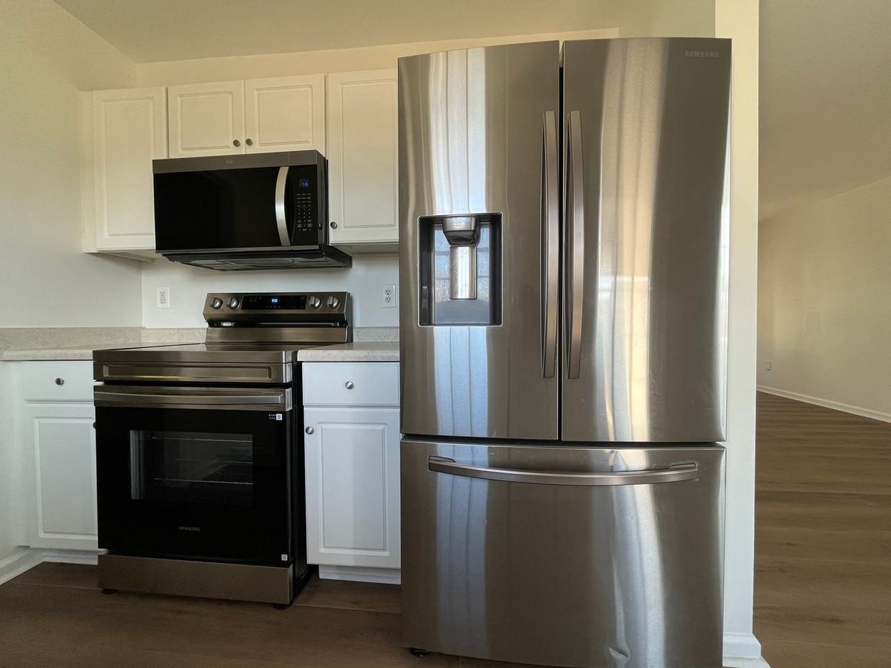 319 Springfield Cir - Photo 4 of 18