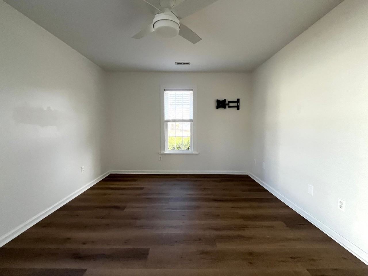 319 Springfield Cir - Photo 7 of 18