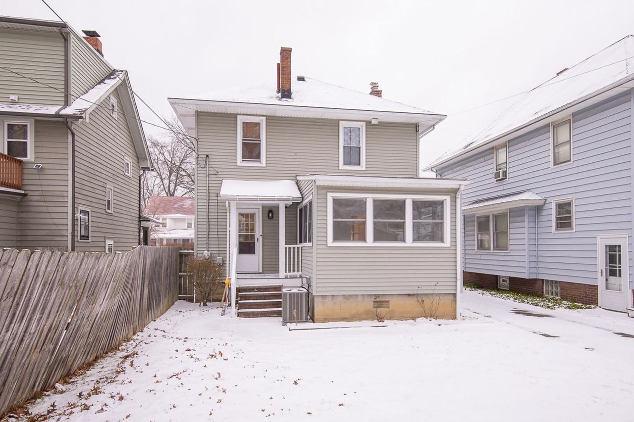 17445 Woodford Ave - Photo 3 of 36