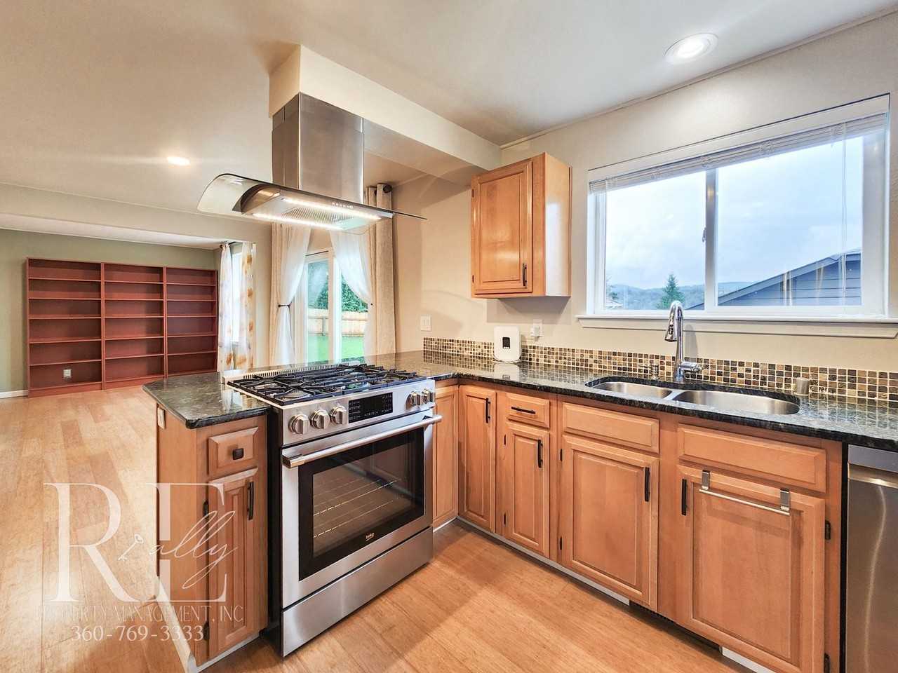 7017 Osprey Cir - Photo 4 of 37