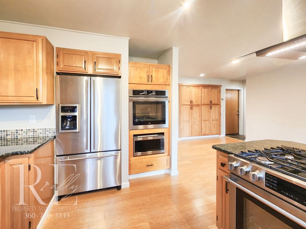 7017 Osprey Cir - Photo 5 of 37