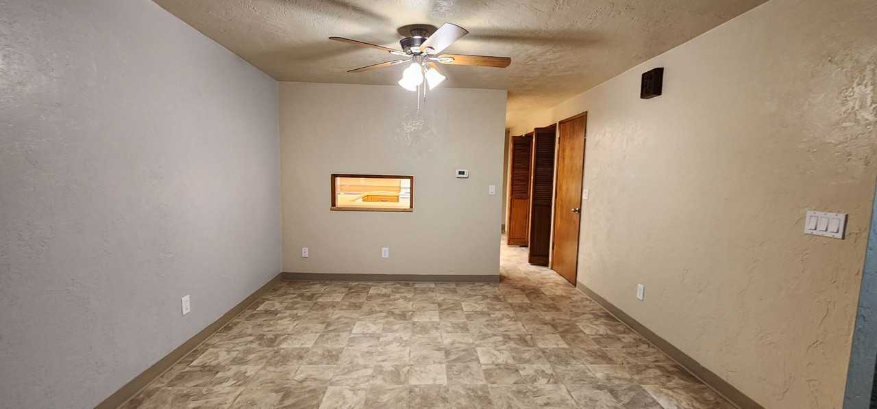 Edgewater Square Apartments - Photo 2 of 20