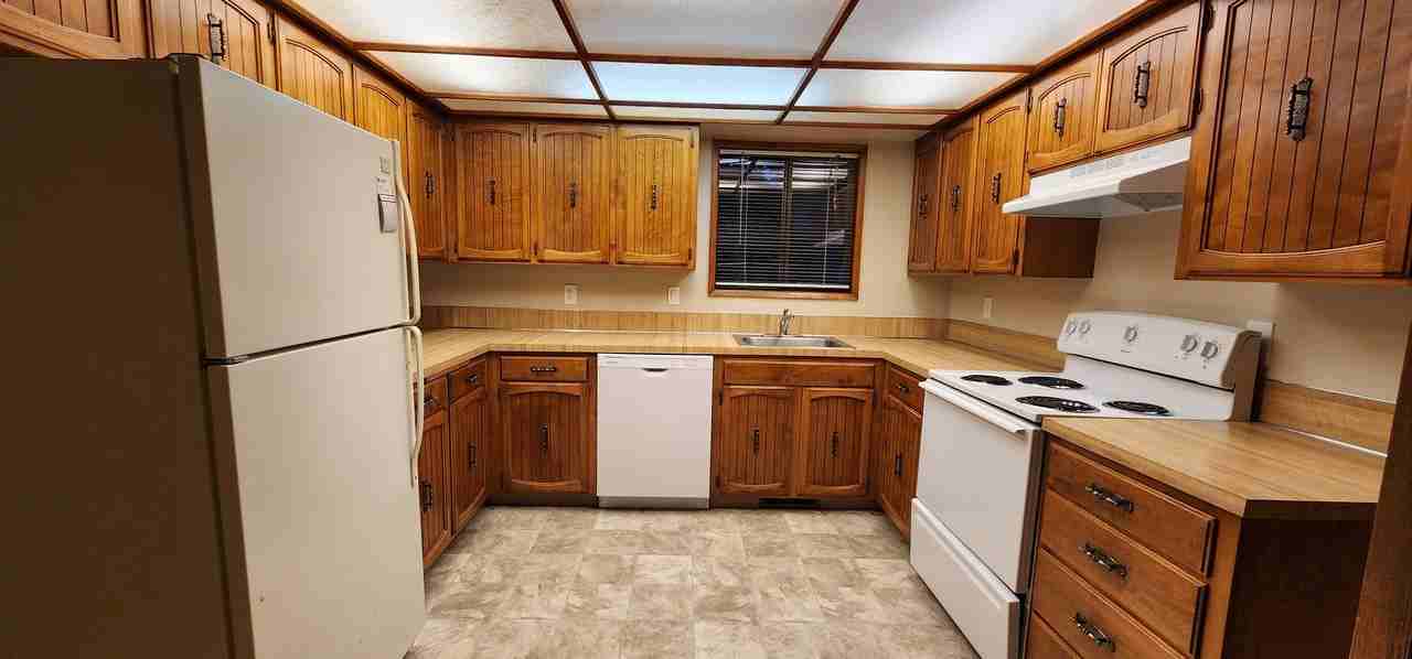 Edgewater Square Apartments - Photo 3 of 20