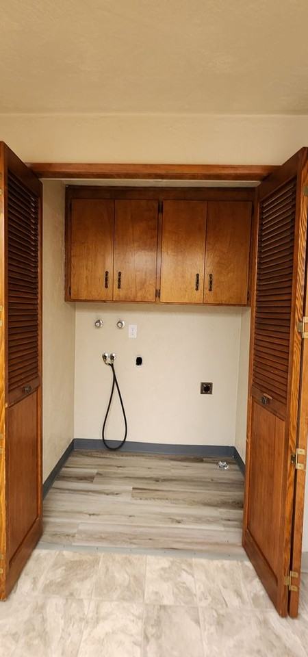 Edgewater Square Apartments - Photo 6 of 20