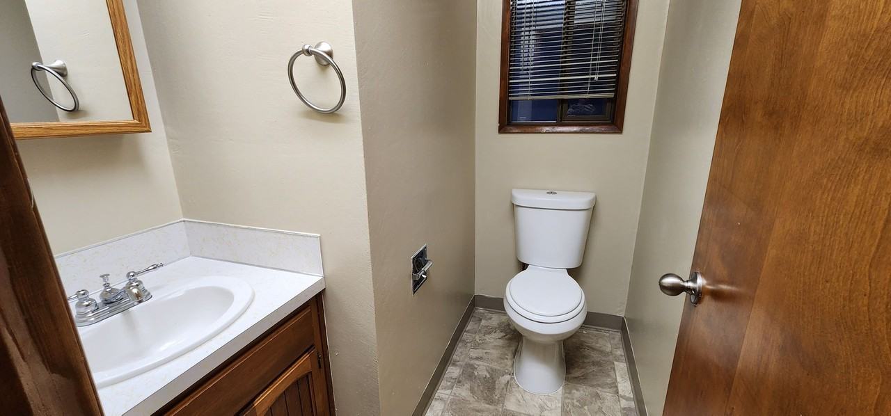 Edgewater Square Apartments - Photo 7 of 20