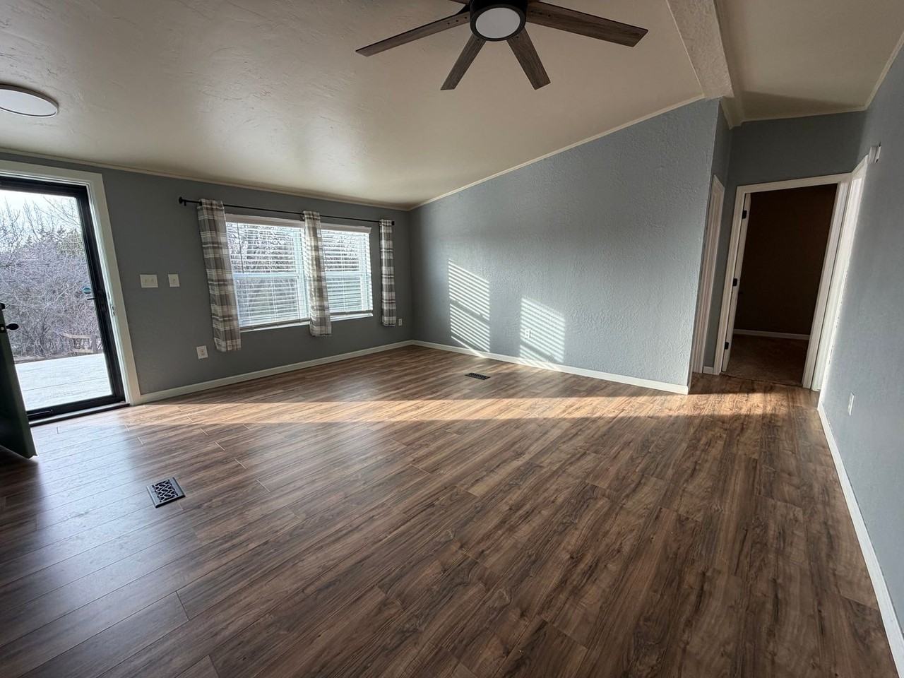 628 W Seward Rd - Photo 2 of 19