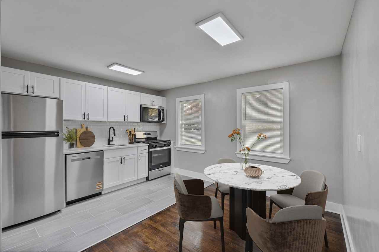 Grand Lee Apartments - Photo 3 of 4