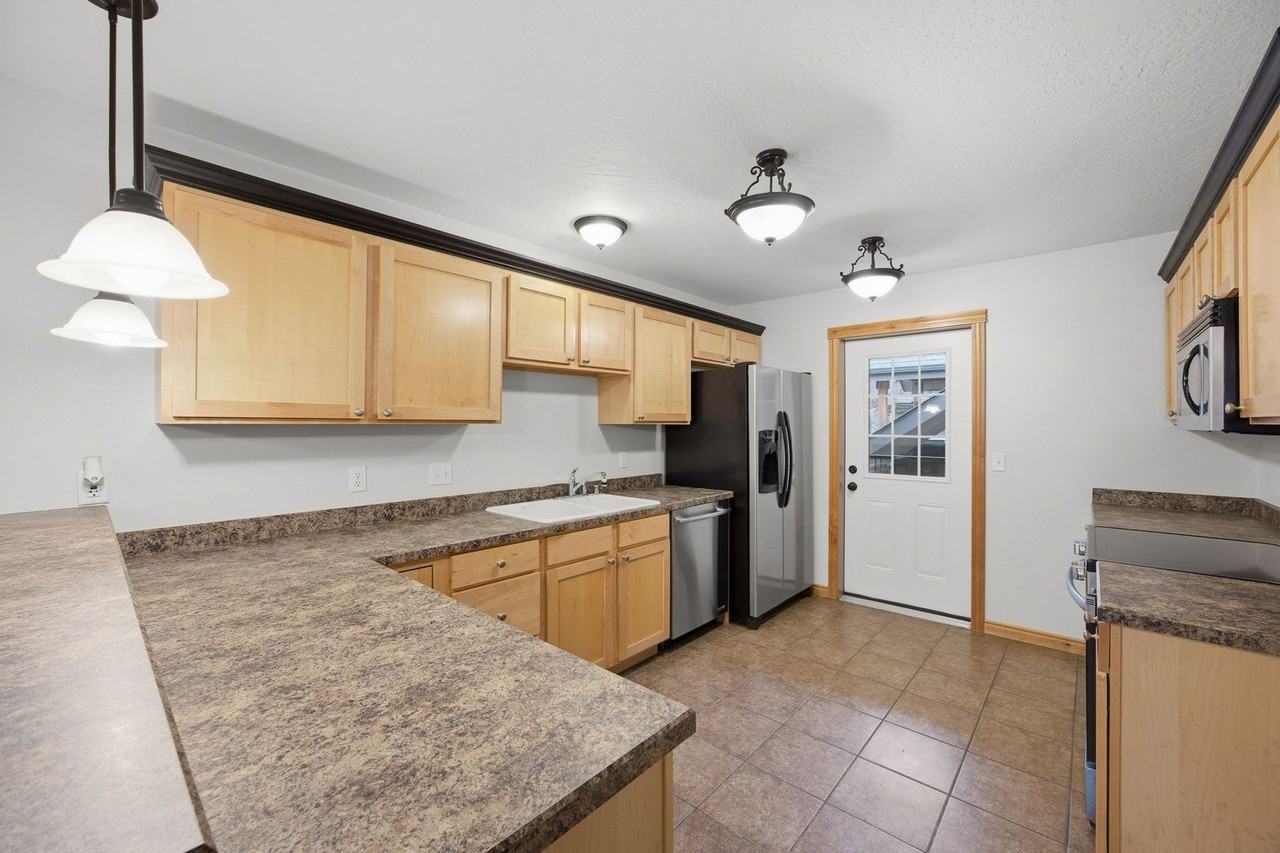 2902 Tina Ave - Photo 2 of 41