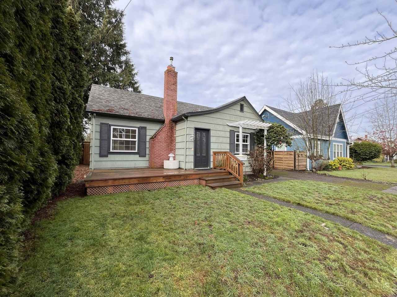 1125 Ne Galloway St - Photo 2 of 34