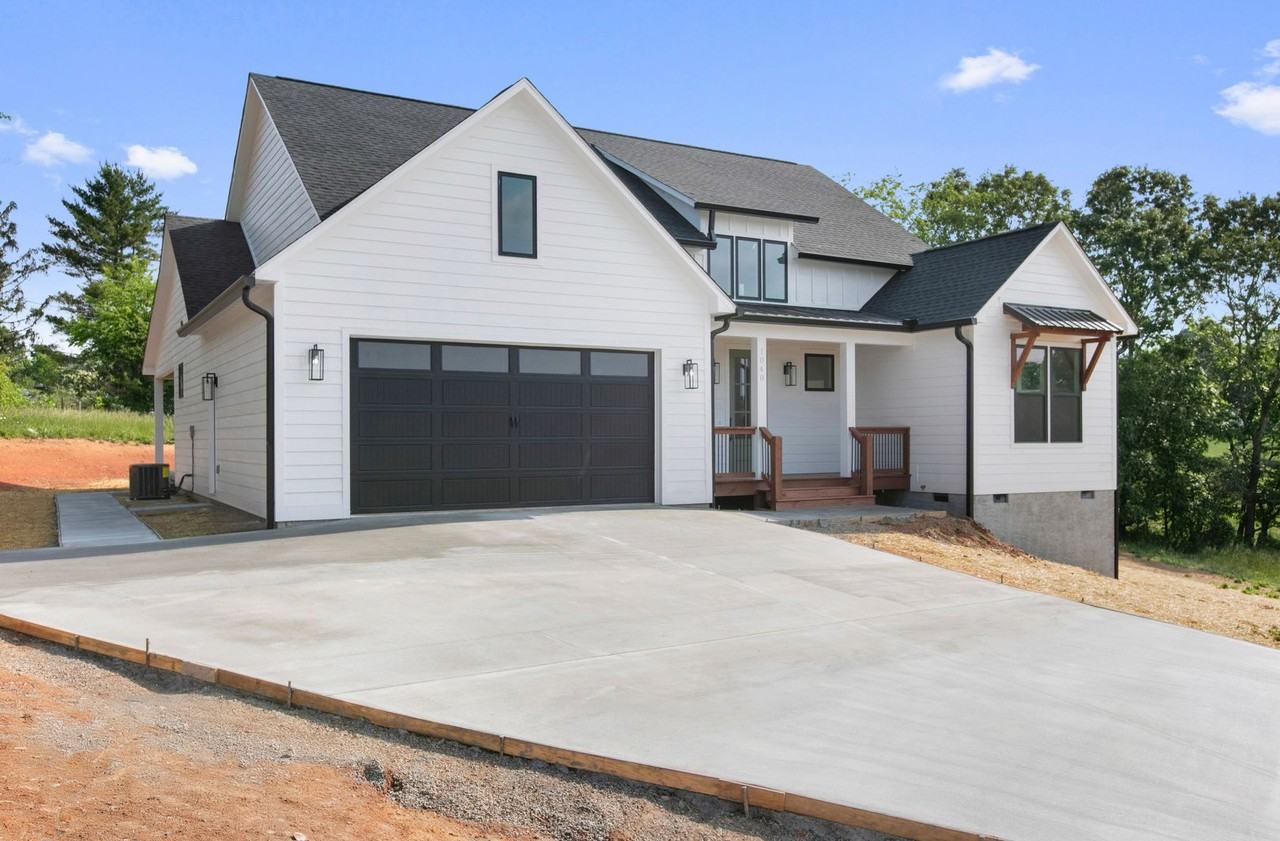 1040 Morlin Acres Dr - Photo 3 of 50