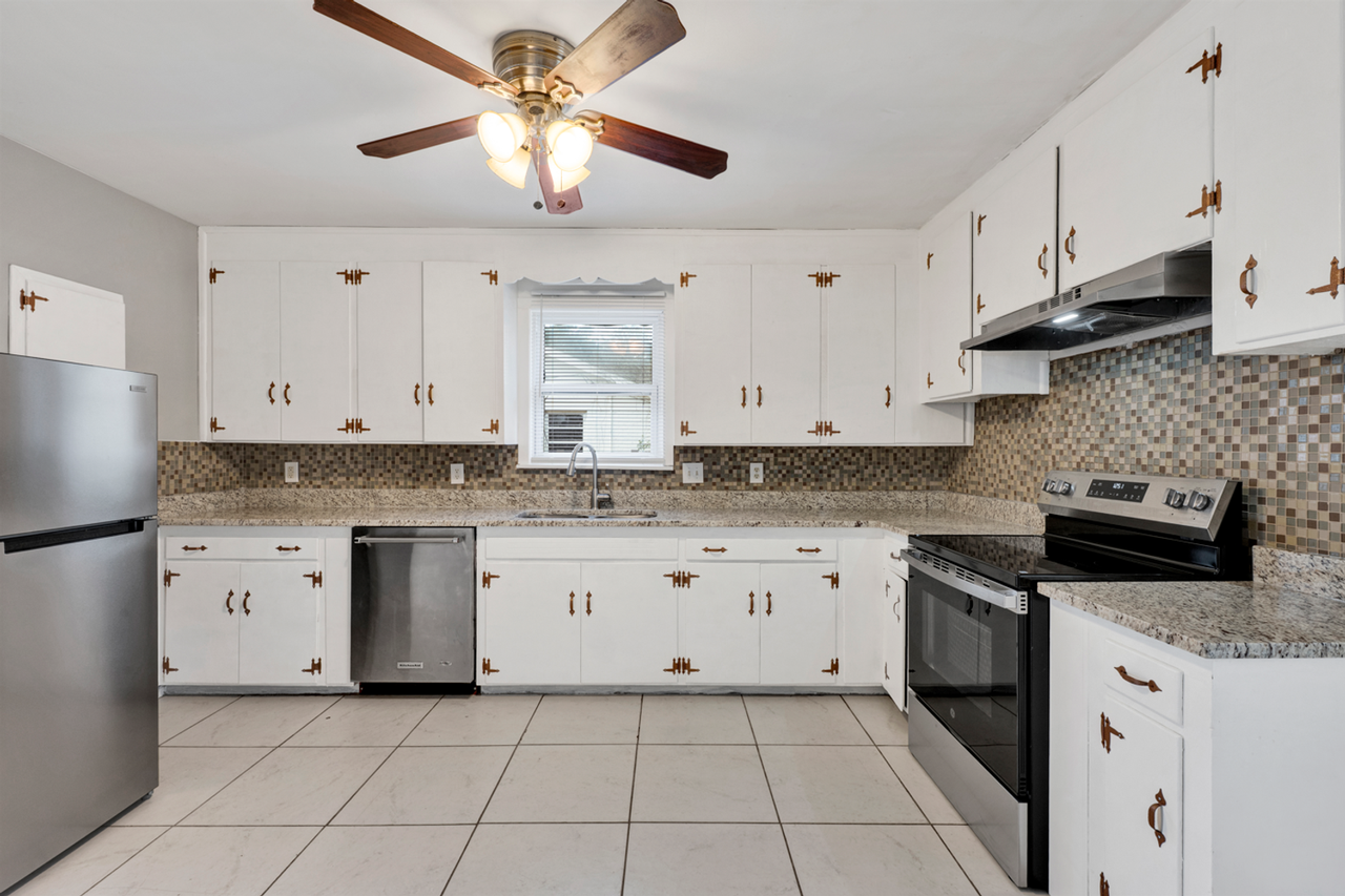 3400 W Lee St - Photo 6 of 18