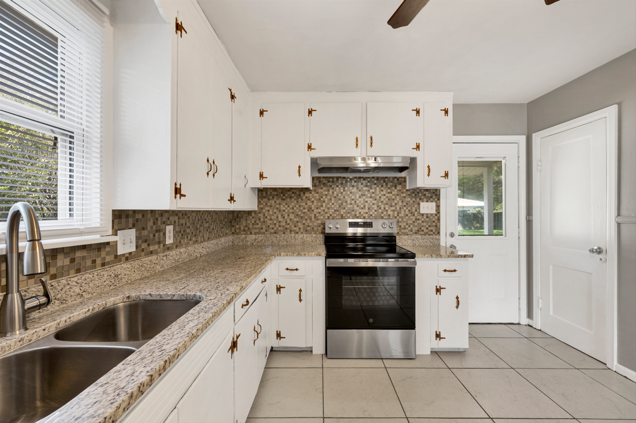 3400 W Lee St - Photo 7 of 18