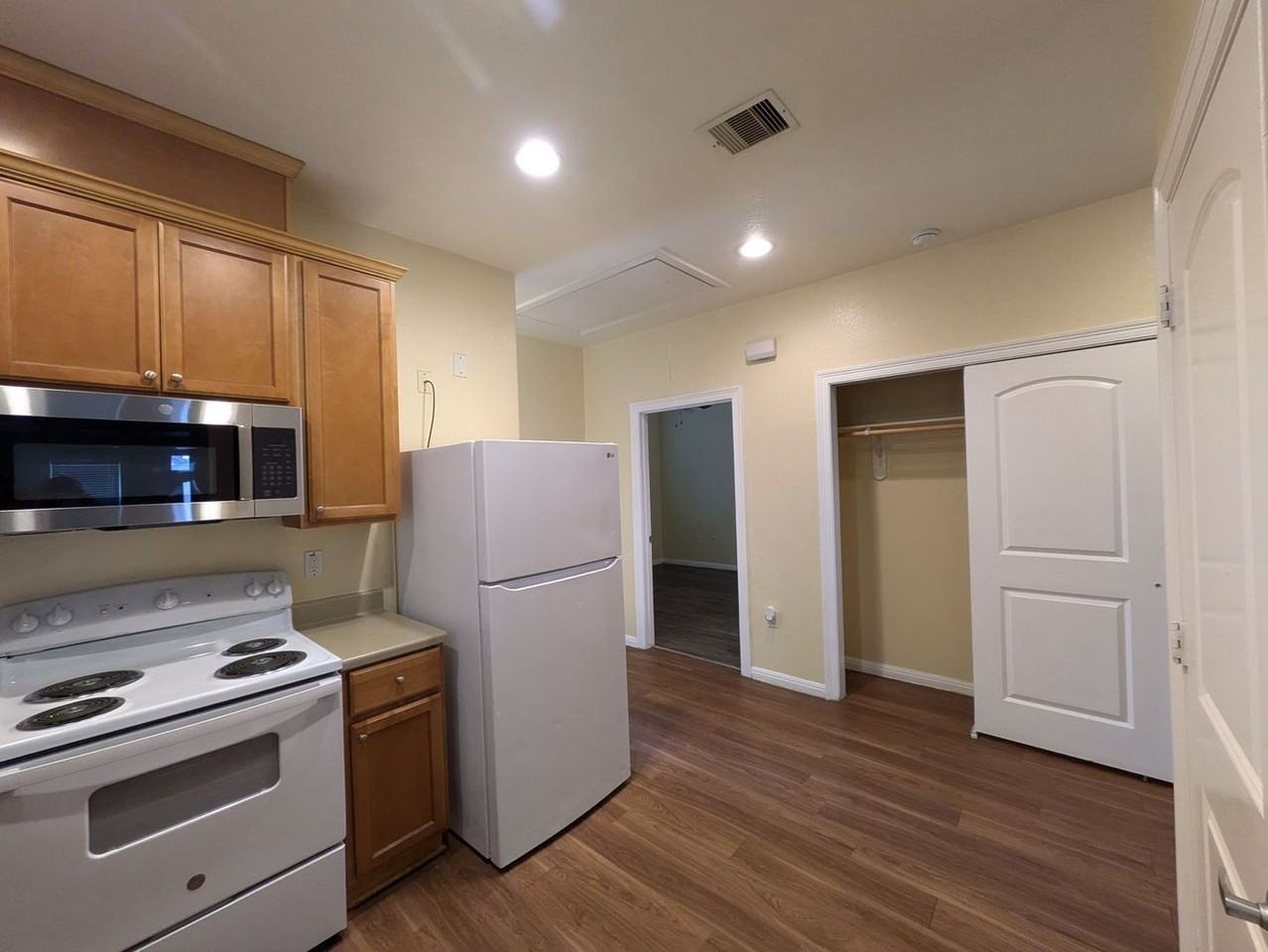 2905 Pecos St - Photo 5 of 20