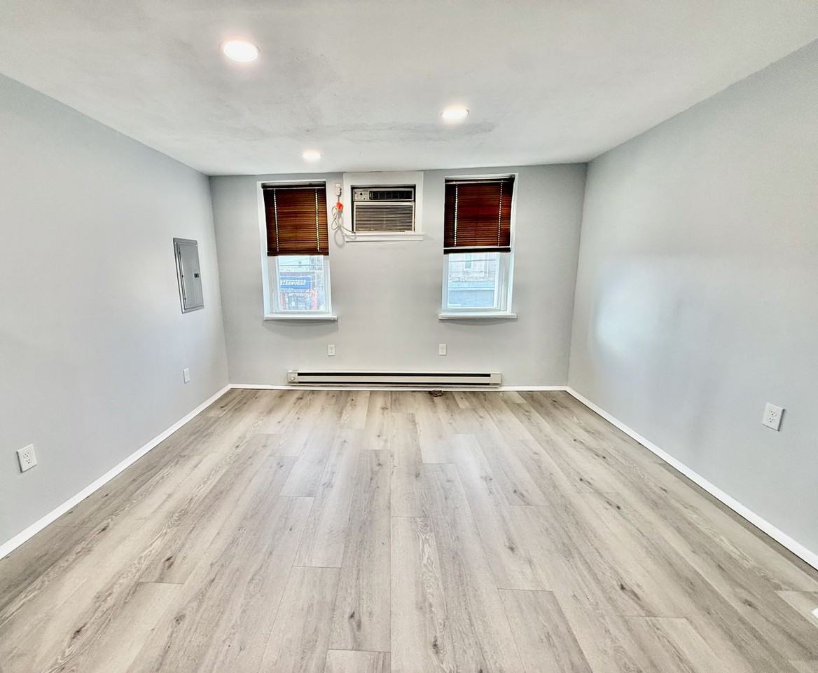 2443 S 7th St - Photo 6 of 30