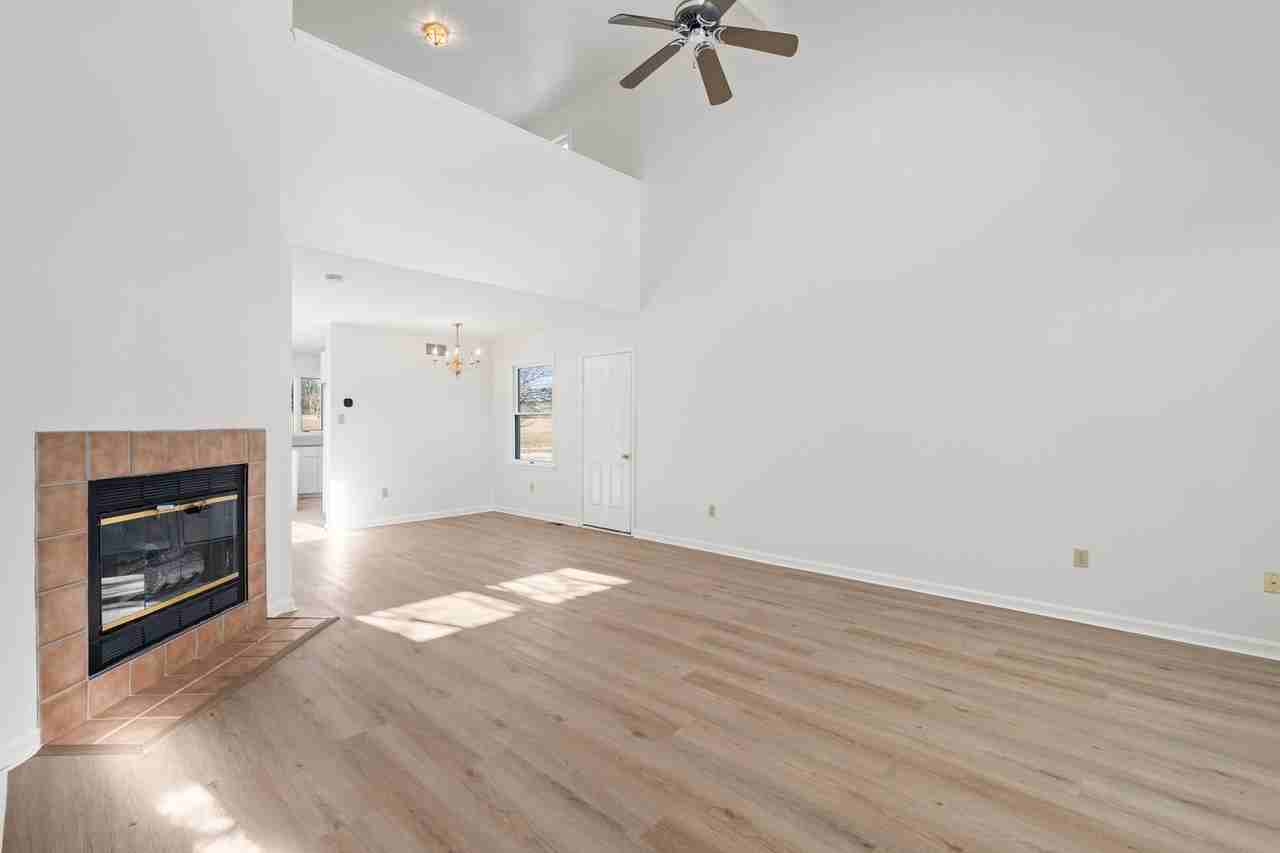 275 Ridings Cir - Photo 4 of 43