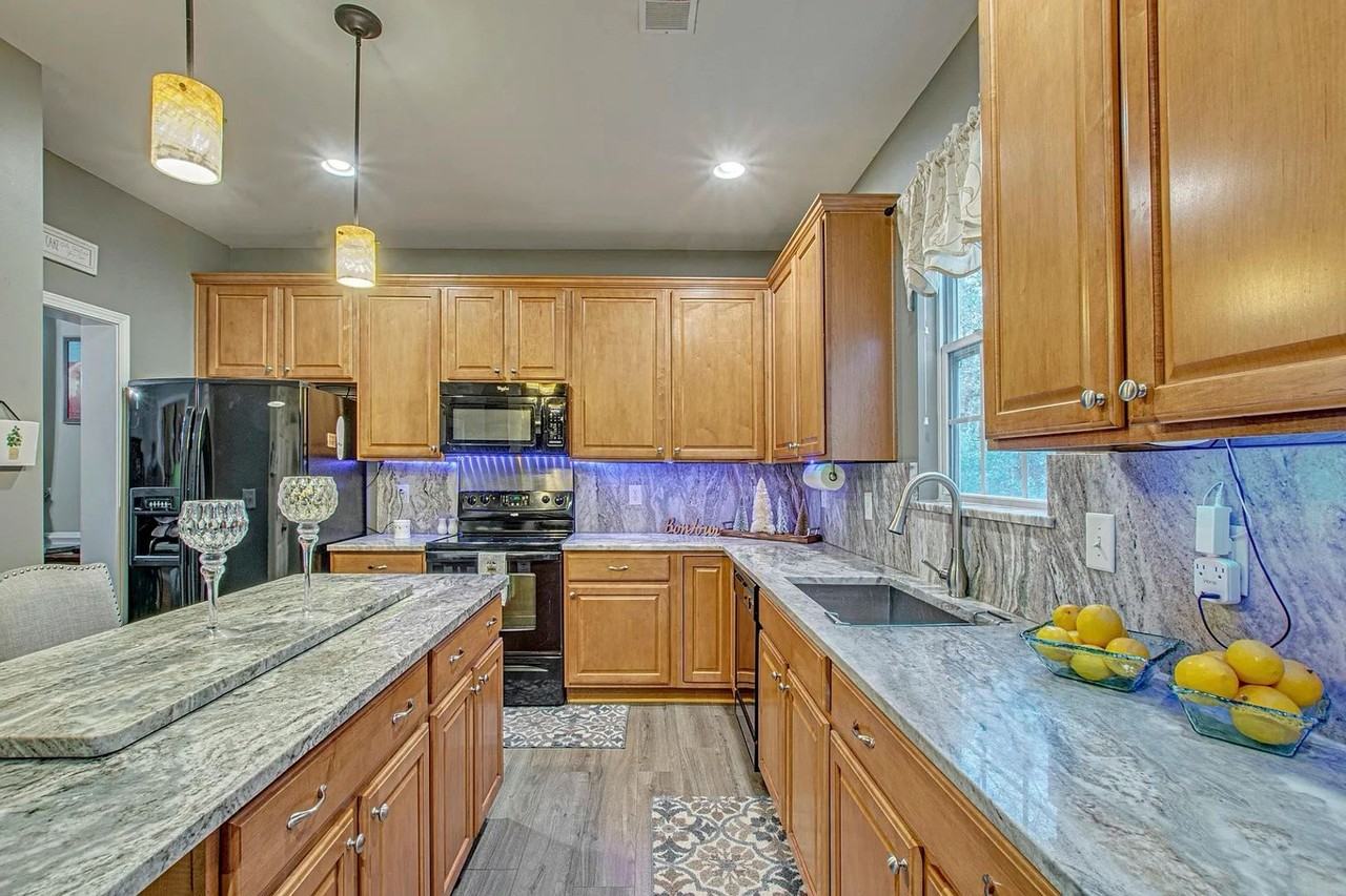 3359 Kirkwall Dr - Photo 3 of 17