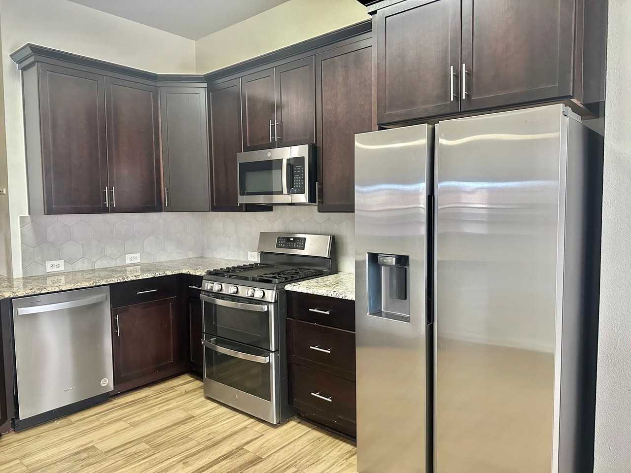 1011 Saint Helena Dr - Photo 6 of 21