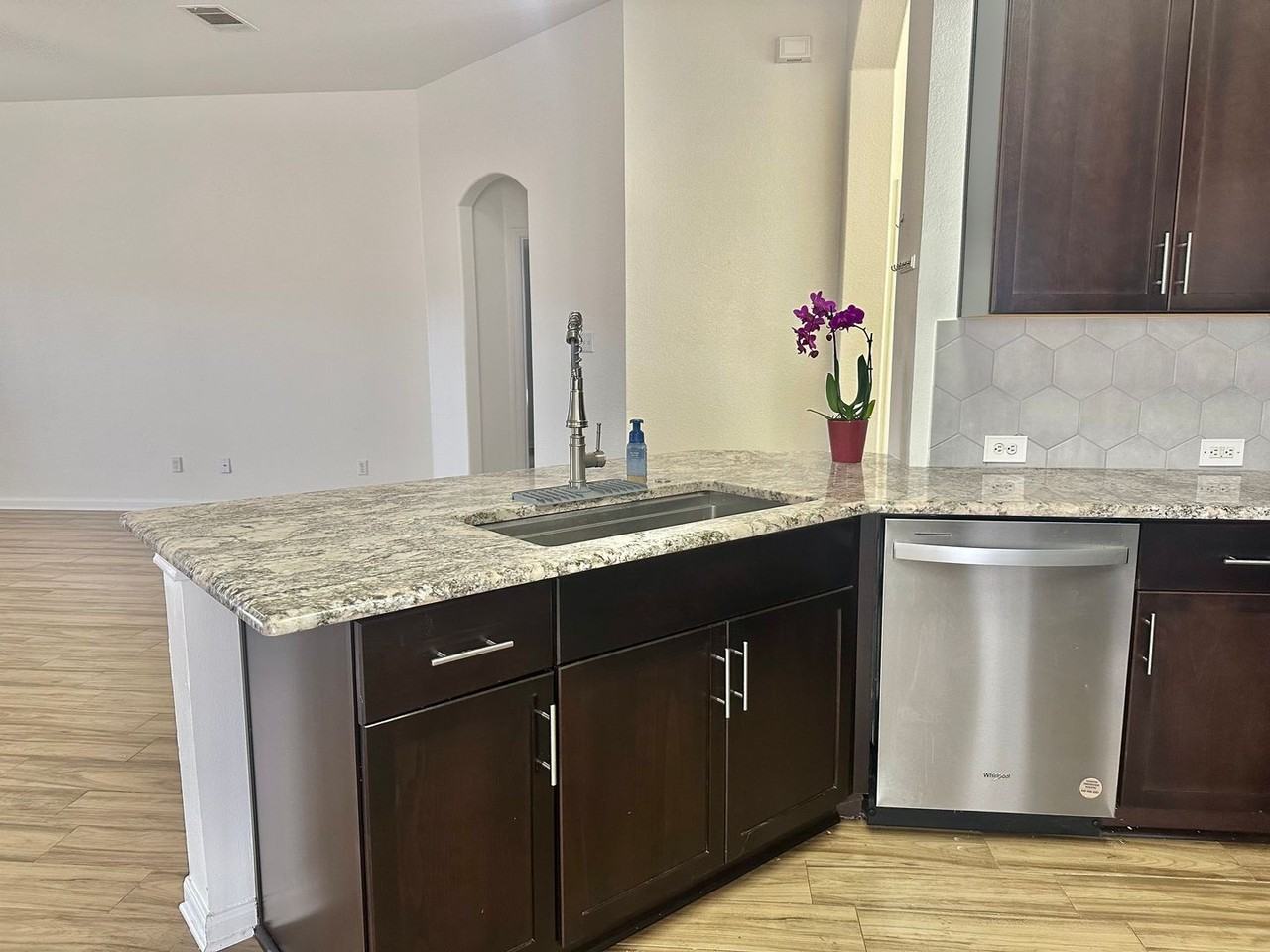 1011 Saint Helena Dr - Photo 7 of 21