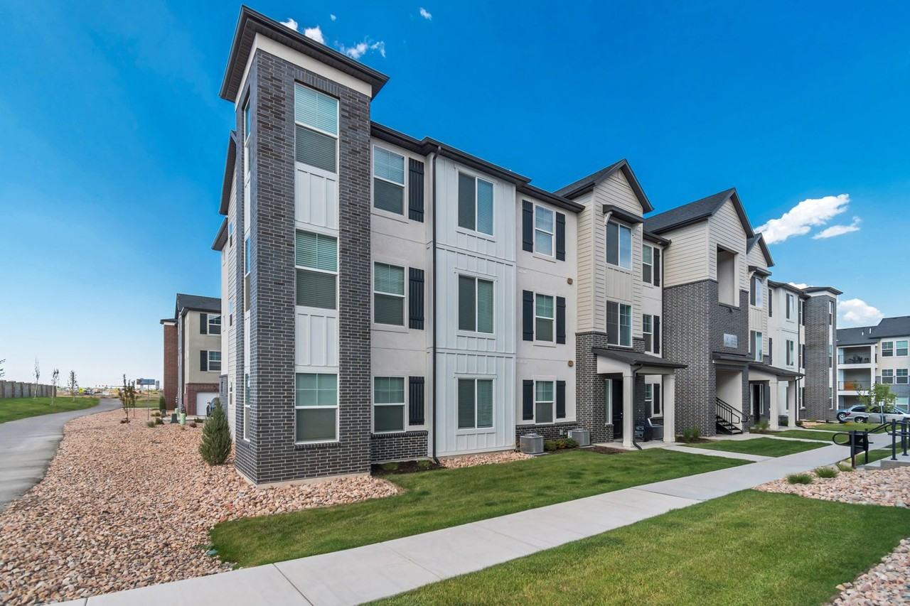 4711 W Goldblum Ln #V - Photo 3 of 19