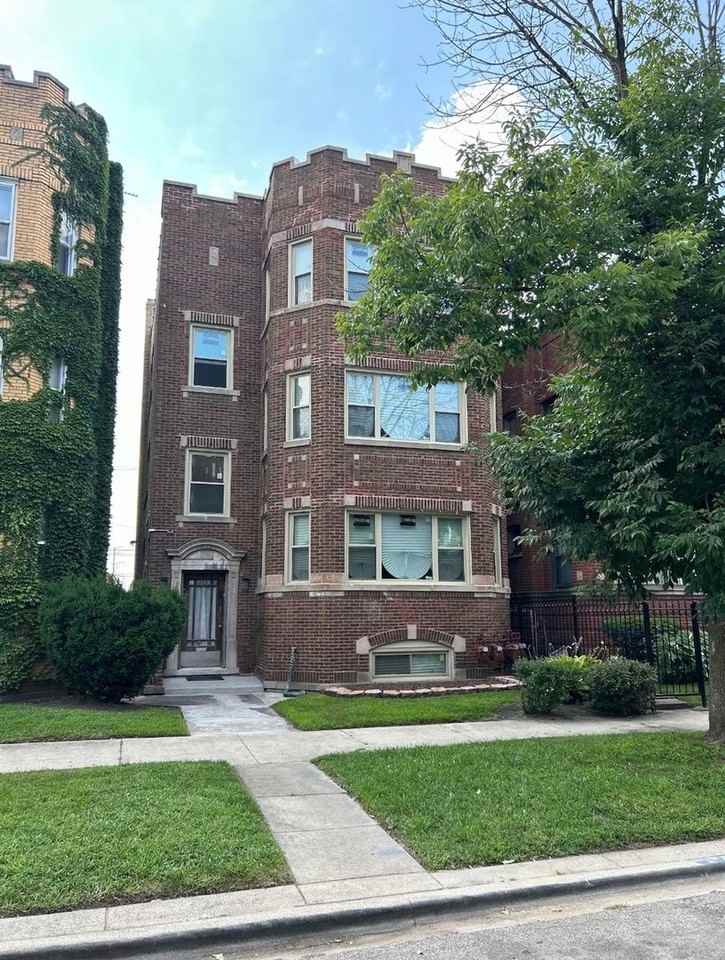 7730 S Cornell Ave - Photo 3 of 50