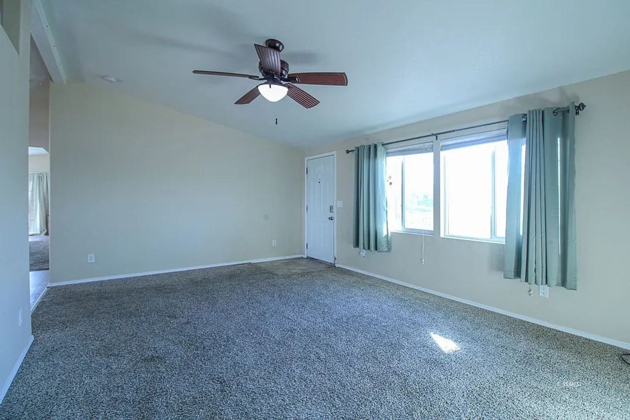 935 W Sullivan Ave - Photo 4 of 20