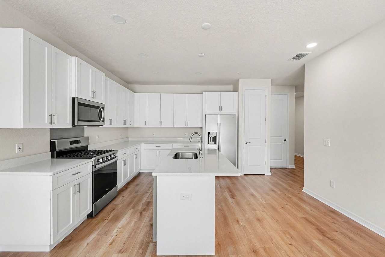 2545 Mario Way - Photo 3 of 23